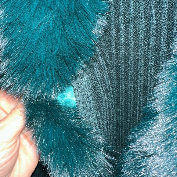 đź’šBoston Proper Emerald Green Ribbed Long Cardigan with Faux Fur Collar - Picture 4 of 6